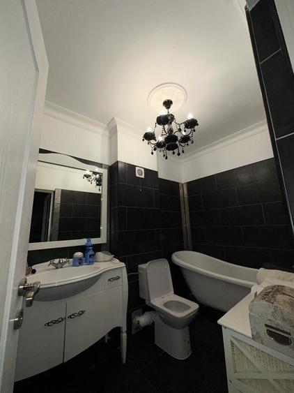 Apartament cu 3 camere decomandat în Bârzești