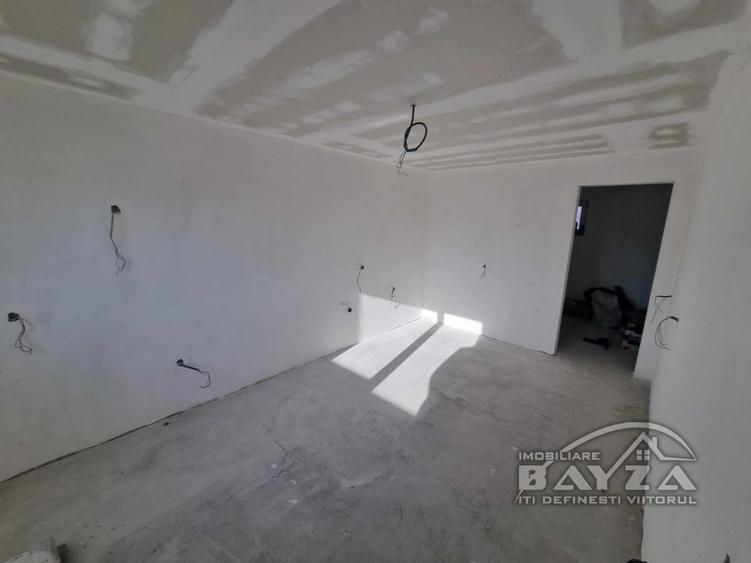 Casă individuală cu 5 camere cu Teren 1200 Mp în Rus