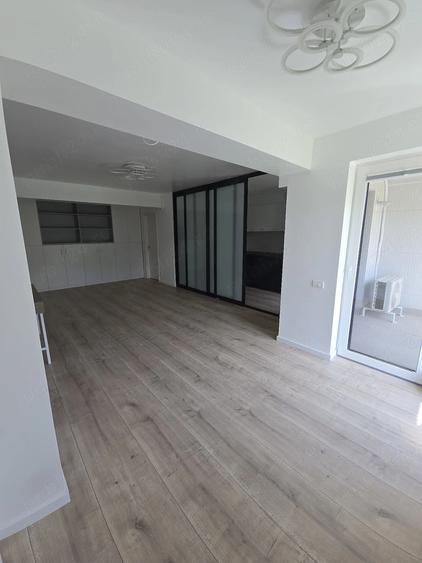 Apartament cu 3 camere decomandat în Baicului