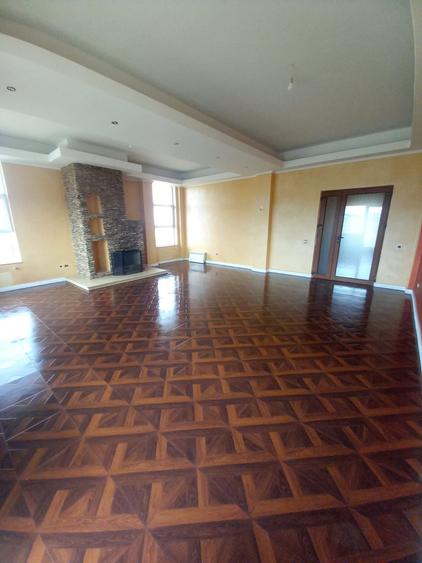 Apartament cu 4 camere decomandat în Exterior Vest