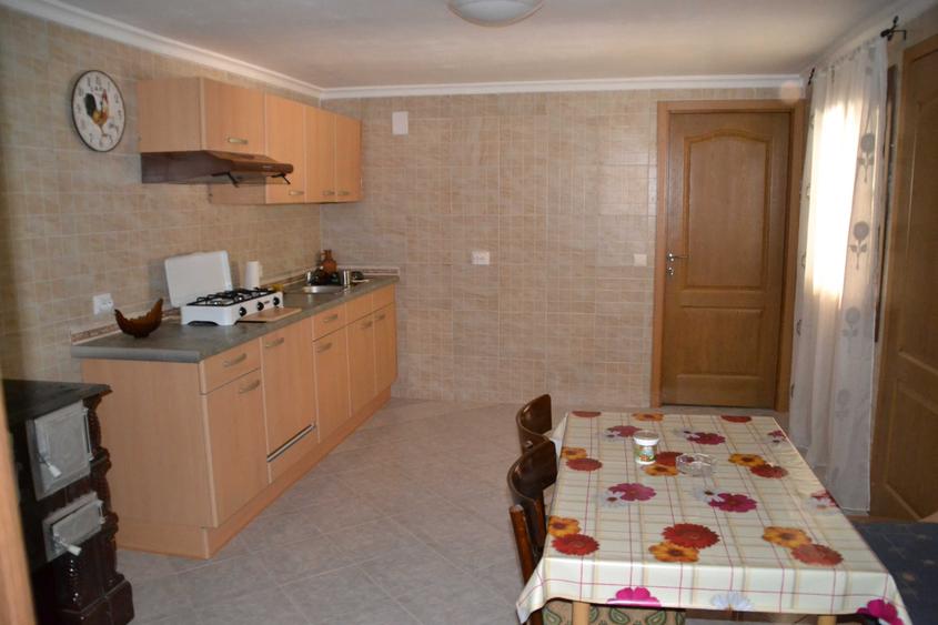 Casă cu 4 camere în Cărand
