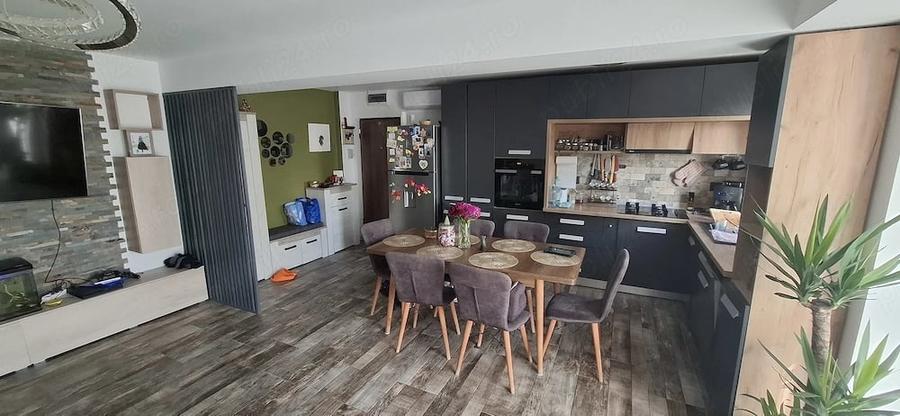 Apartament cu 4 camere decomandat în Centrul Vechi