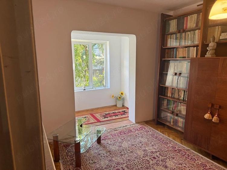 Apartament cu 3 camere decomandat în Girocului