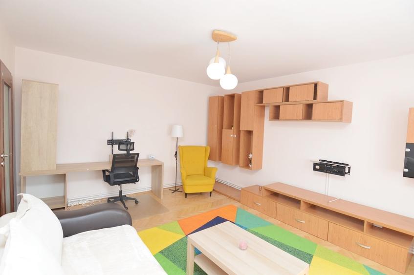 Apartament cu 3 camere decomandat în Brâncoveanu