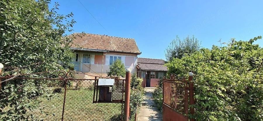 Casă cu 3 camere cu Teren 1400 Mp în Abuș