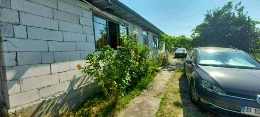 Casă cu 3 camere cu Teren 1400 Mp în Budeni