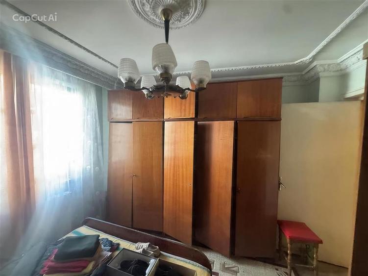 Apartament cu 4 camere decomandat în Central