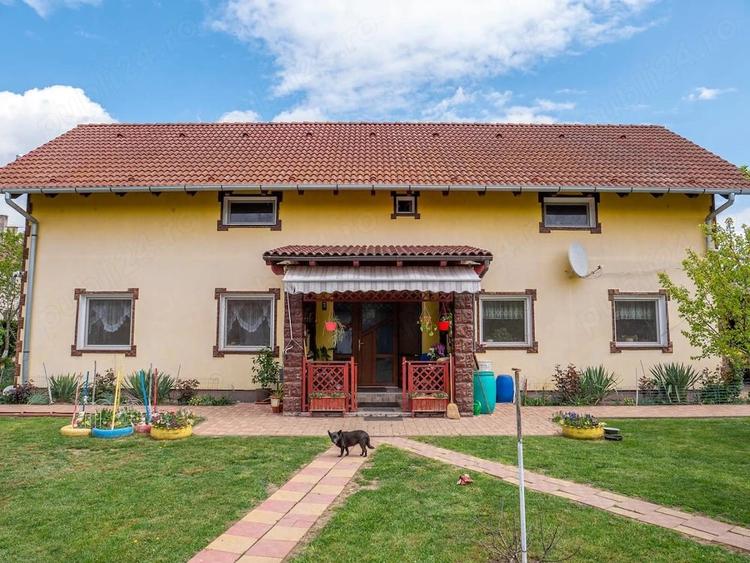 Casă cu 5 camere cu Teren 1450 Mp în Central