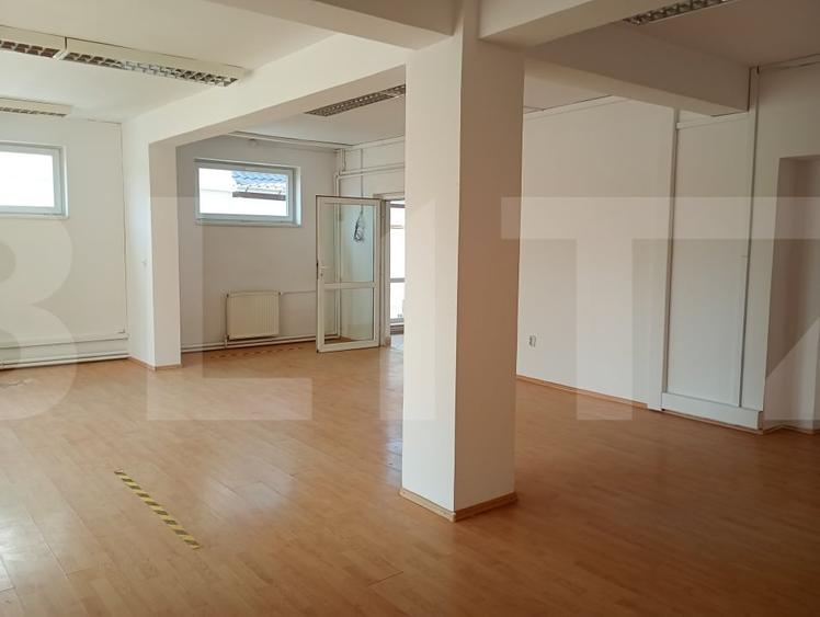Birou, de 375 mp, în Central