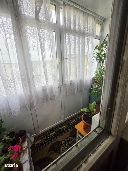 Apartament cu 3 camere semidecomandat, mobilat în Central
