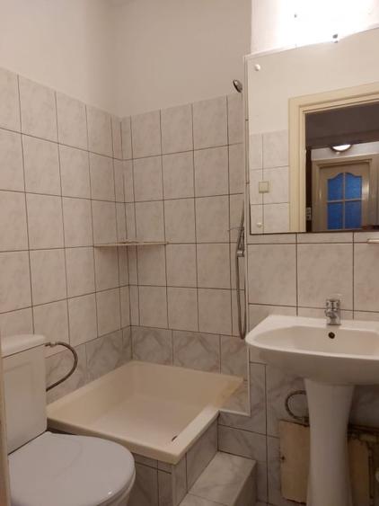 Apartament cu 3 camere decomandat, mobilat în Girocului