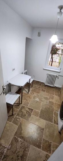 Apartament cu 3 camere semidecomandat în 1 Mai