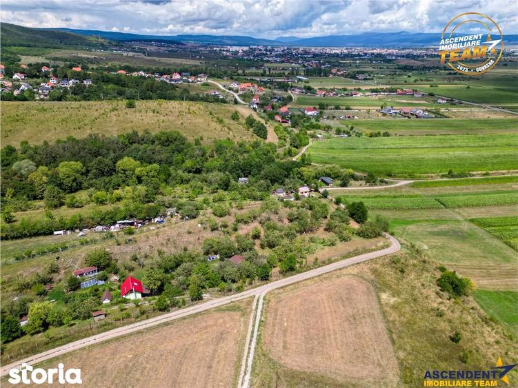 Teren de 4500 mp, în Ilieni