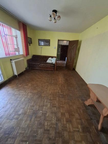 Apartament cu 2 camere semidecomandat în Govândari