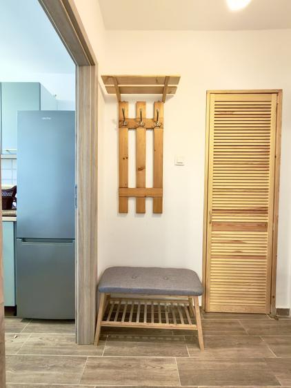 Apartament cu 2 camere semidecomandat, mobilat în P-ța Victoriei