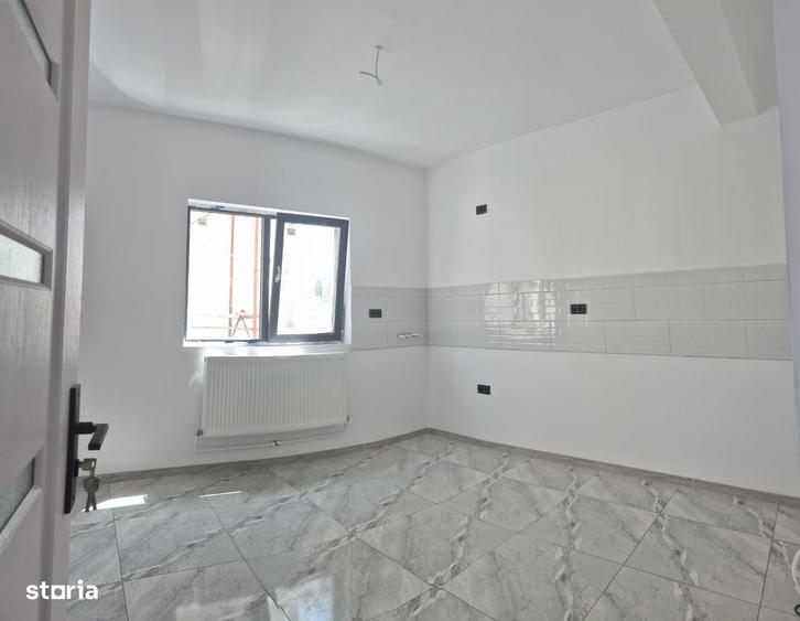 Casă cu 4 camere cu Canalizare în Lumina