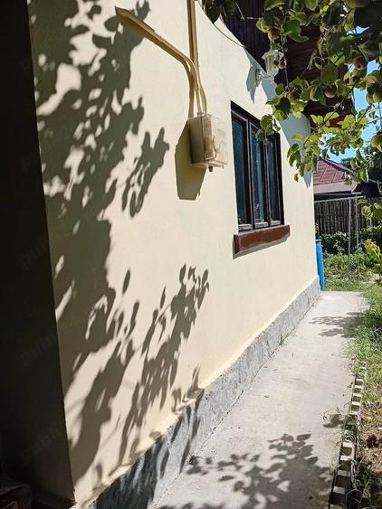 Casă cu 2 camere cu Teren 500 Mp în Hârsa