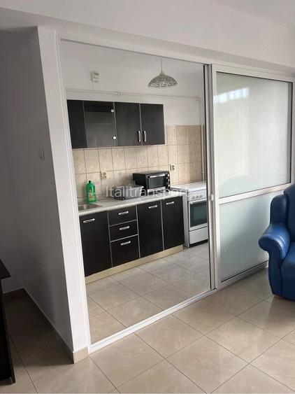 Inchiriez apartament 3 camere penthouse