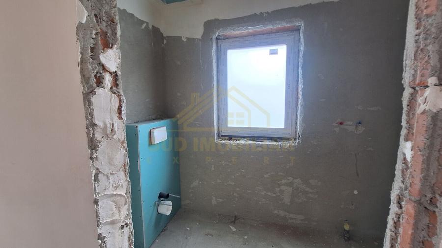 Duplex cu 6 camere cu Canalizare în Central