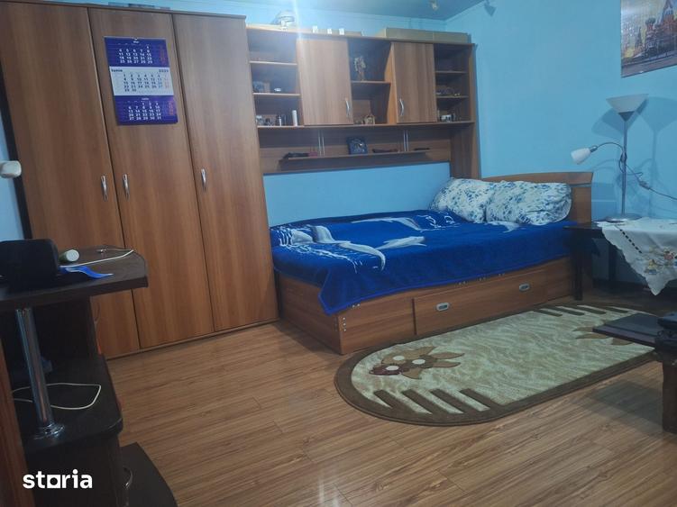 Casă cu 5 camere cu Teren 211 Mp în Brătianu