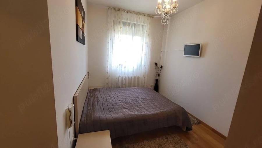 Apartament cu 3 camere semidecomandat în Exterior Vest