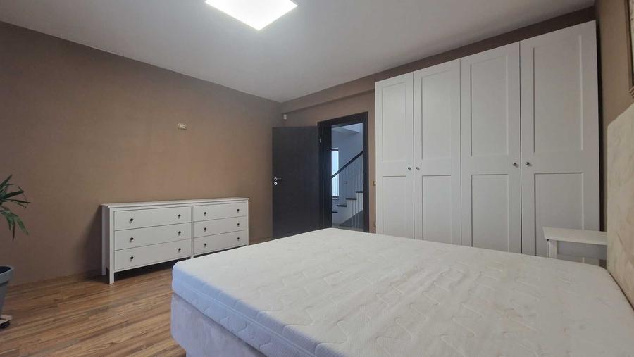 Casă cu 4 camere cu Teren 1000 Mp în Fundeni