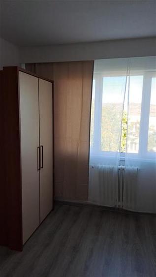 Garsonieră semidecomandată, mobilată în Gruia