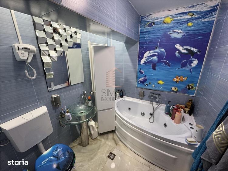 Apartament cu 4 camere decomandat în Central