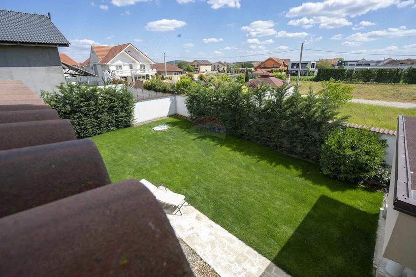 Casă cu 4 camere cu Teren 925 Mp în Nufărul