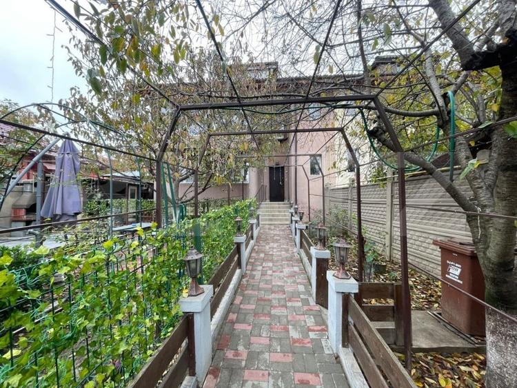 Casă individuală cu 4 camere cu Canalizare în George Enescu