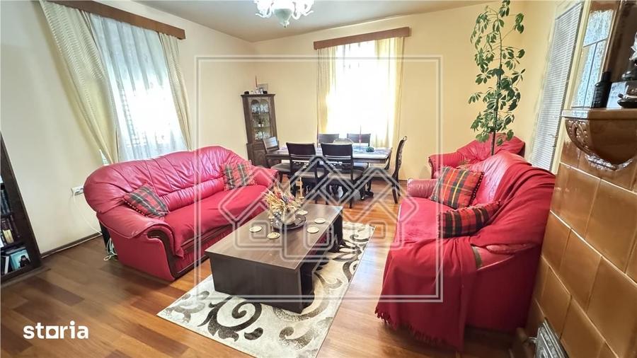 Apartament cu 4 camere decomandat în Sub Arini