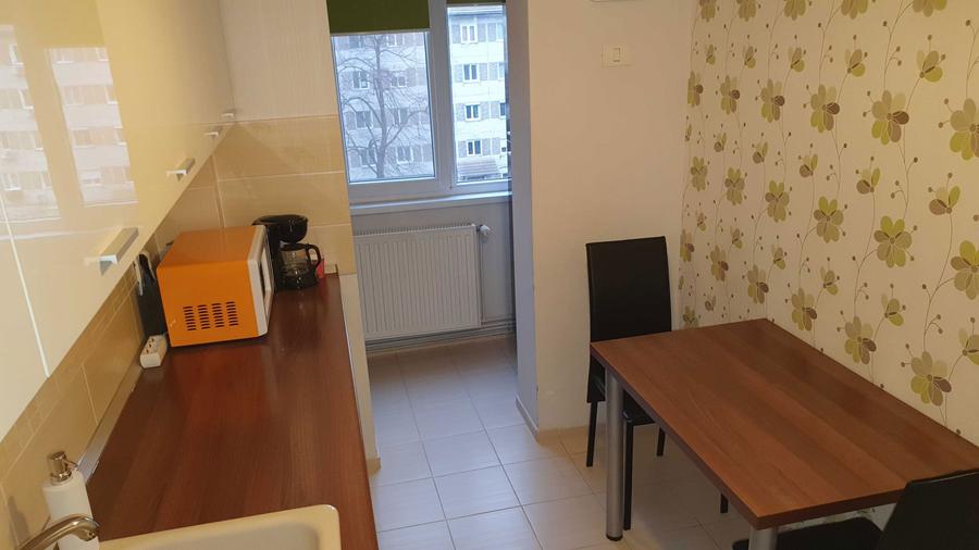 Apartament cu 3 camere decomandat, mobilat în Cetății