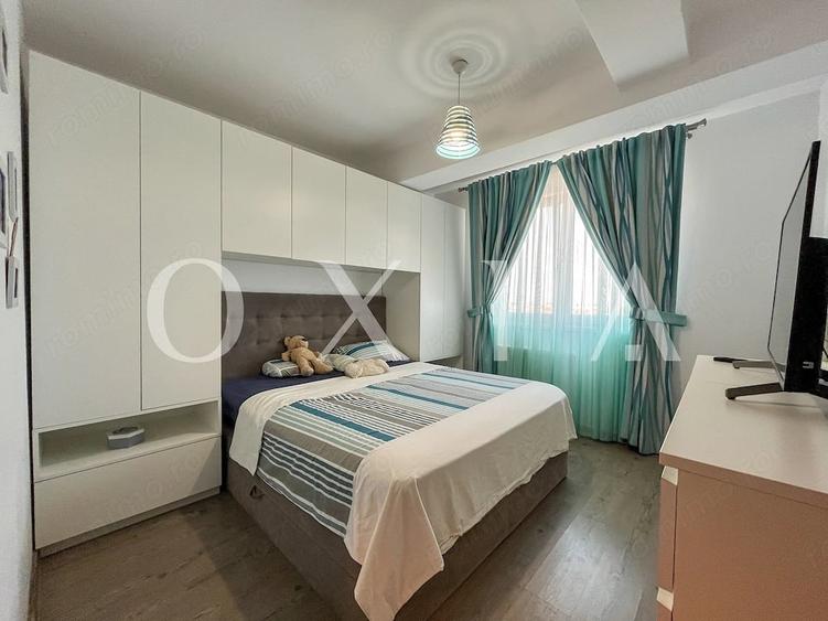 Apartament cu 3 camere semidecomandat în Girocului