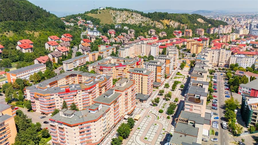 Apartament cu 2 camere decomandat în Răcădău