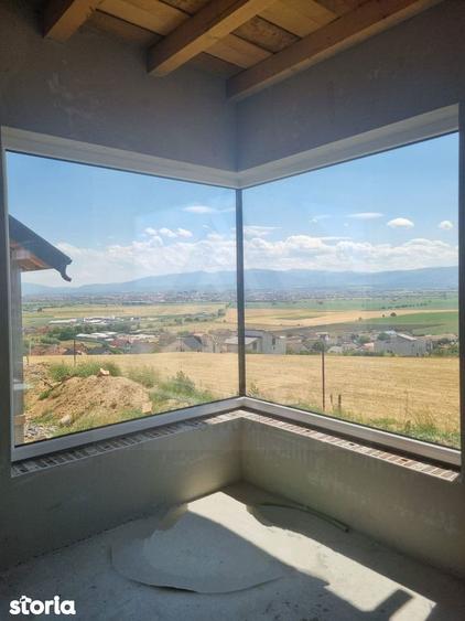 Casă cu 4 camere cu Teren 350 Mp în Șura Mare