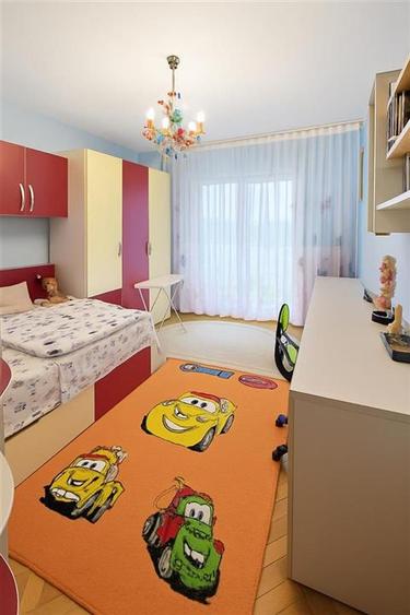 Apartament cu 3 camere decomandat în Valenta