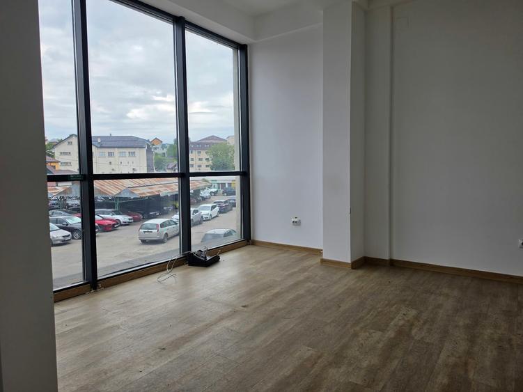 Spațiu comercial, de 560 mp, în Tătărași