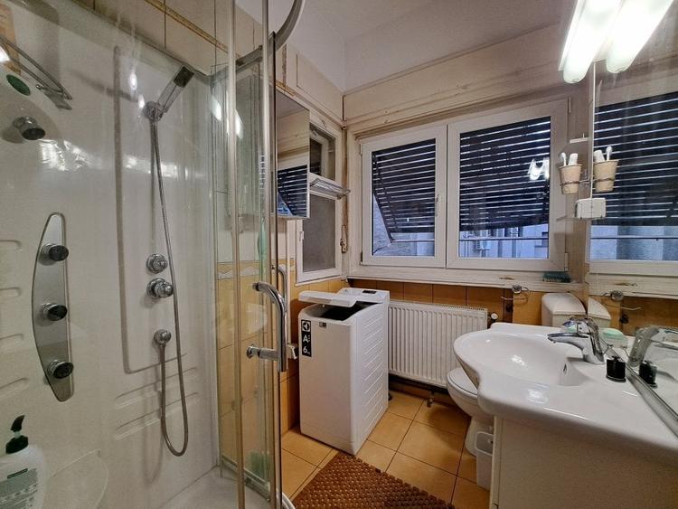 Apartament cu 4 camere semidecomandat, mobilat în Armeneasca