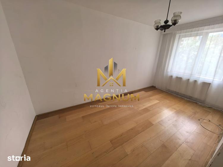 Apartament cu 3 camere semidecomandat în Republicii