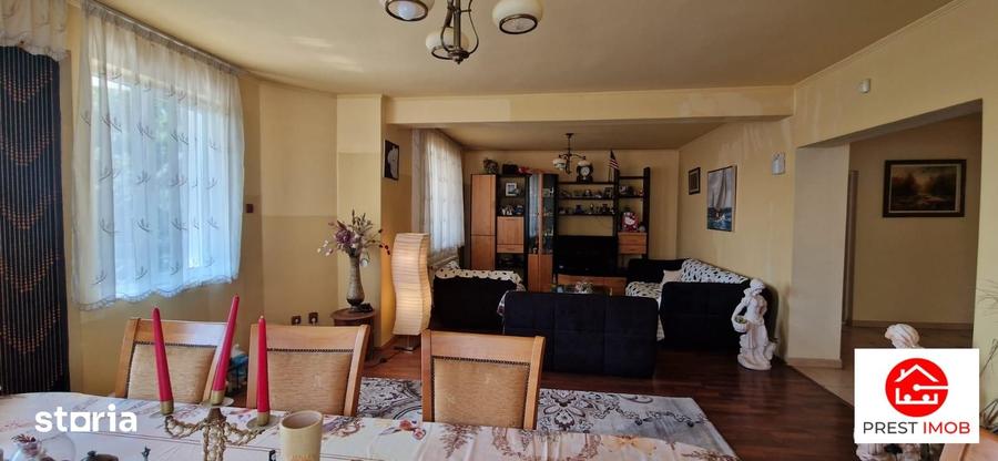 Casă cu 6 camere cu Teren 435 Mp în Central