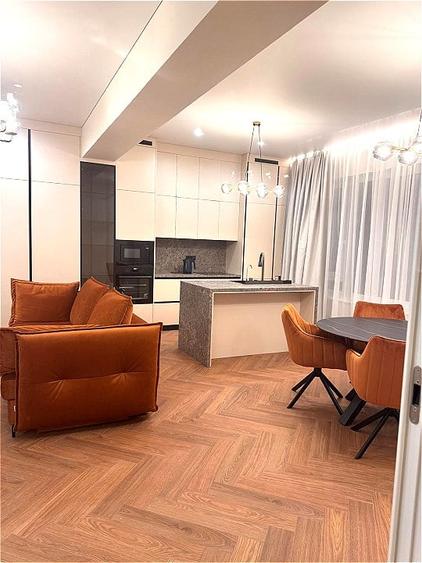 Apartament cu 3 camere semidecomandat, mobilat în Pipera