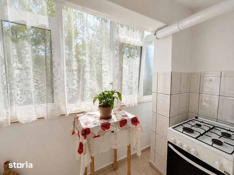 Apartament cu 3 camere semidecomandat în Inel I