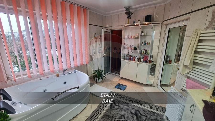 Casă / Vilă cu 10 camere de vânzare în SIGHETUL MARMATIEI zona Central - 20