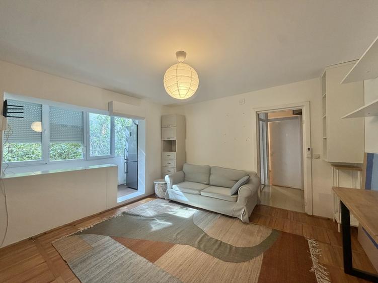 Apartament cu 2 camere semidecomandat, mobilat în Buziașului
