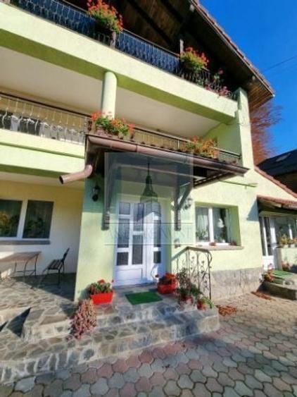 Casă individuală cu 10 camere cu Canalizare în Dâmbul Morii