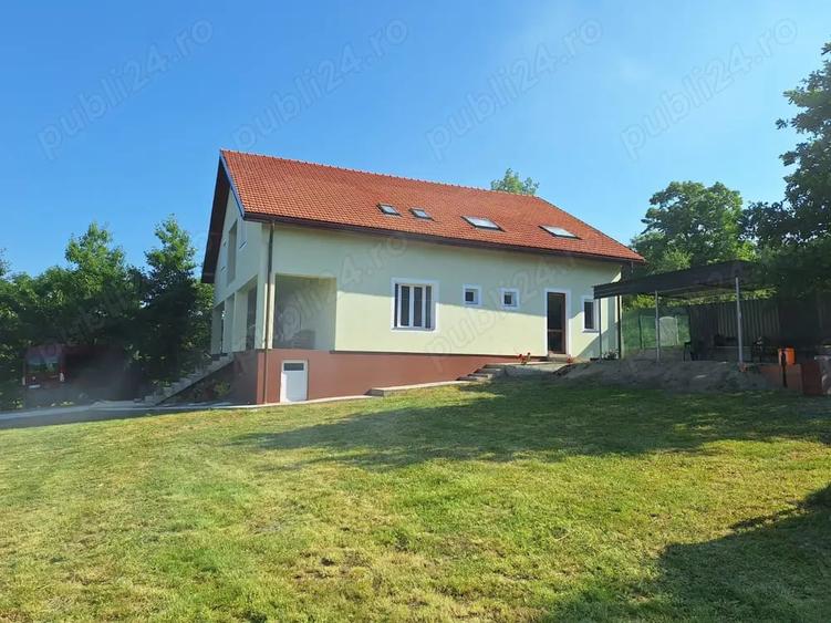 Casă cu 6 camere cu Teren 2900 Mp în Șiștarovăț