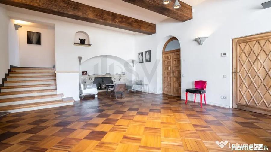 Casă cu 7 camere cu Teren 580 Mp în Dacia