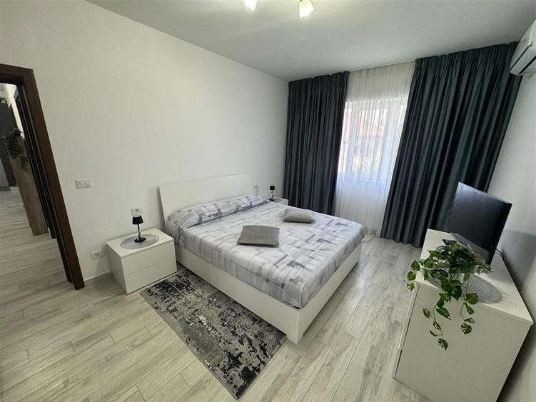 Apartament cu 3 camere decomandat, mobilat în Ultracentral