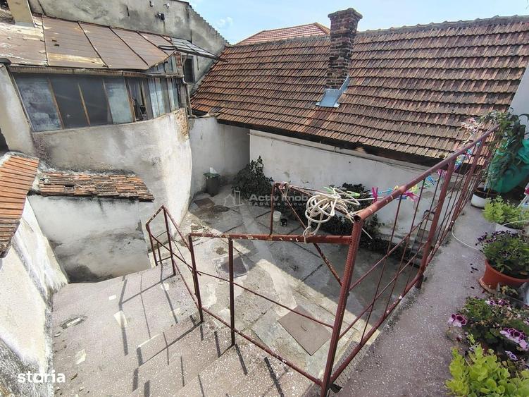 Casă cu 4 camere în Central