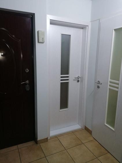 Apartament cu 3 camere decomandat, mobilat în Girocului